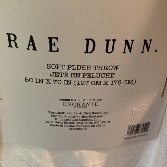 NWT Rae Dunn EEK HALLOWEEN SOFT PLUSH THROW BLANKET W/ BATS & TASSELS - Picture 5 of 6